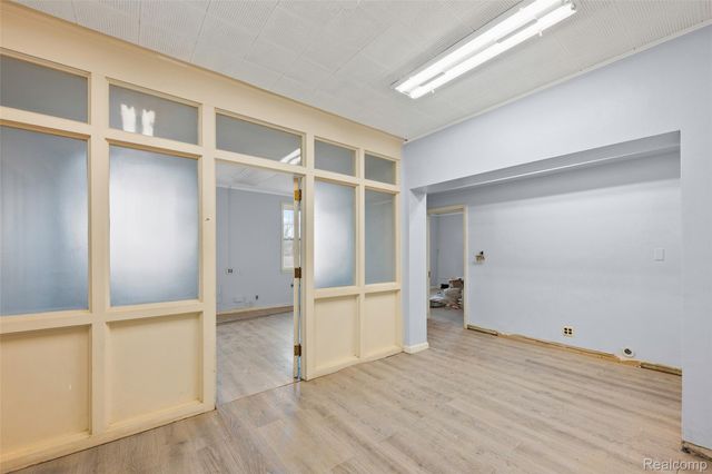 16625 Grand River Avenue, Detroit, MI 48227