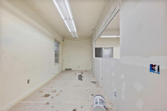 16625 Grand River Avenue, Detroit, MI 48227