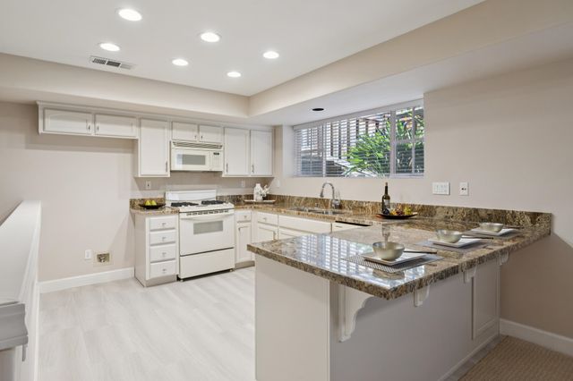 862 E Angela St, Pleasanton, CA 94566