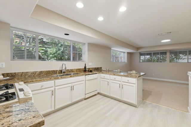 862 E Angela St, Pleasanton, CA 94566