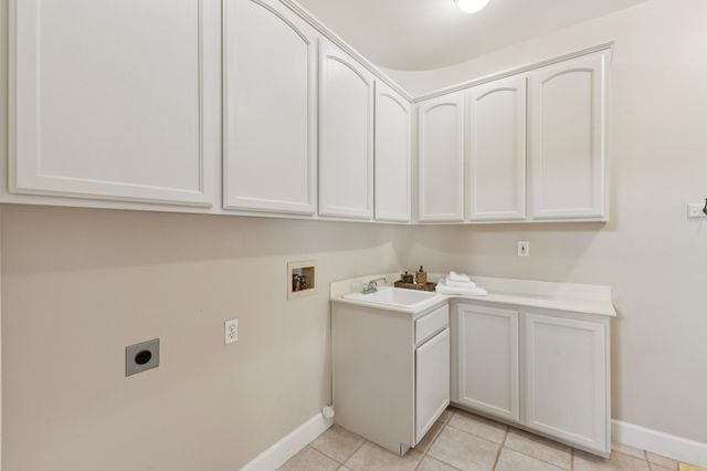 862 E Angela St, Pleasanton, CA 94566