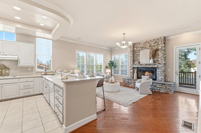 862 E Angela St, Pleasanton, CA 94566