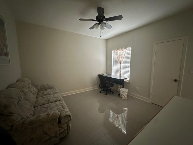 9809 Richmond Ave, Unit J-12, Houston, TX 77042