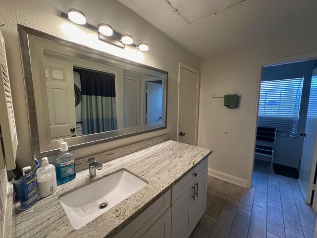 9809 Richmond Ave, Unit J-12, Houston, TX 77042