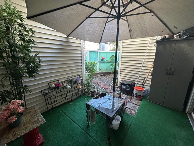 9809 Richmond Ave, Unit J-12, Houston, TX 77042