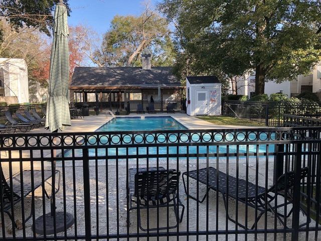 9809 Richmond Ave, Unit J-12, Houston, TX 77042