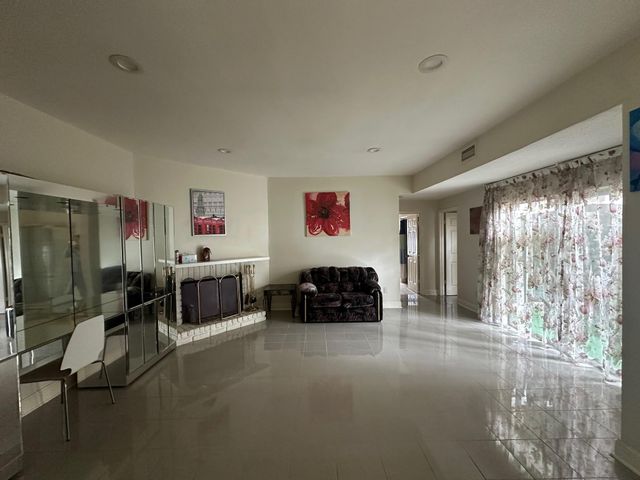 9809 Richmond Ave, Unit J-12, Houston, TX 77042