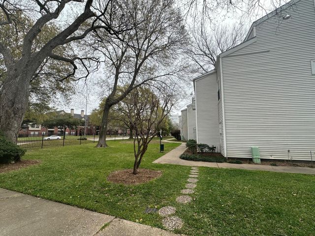 9809 Richmond Ave, Unit J-12, Houston, TX 77042