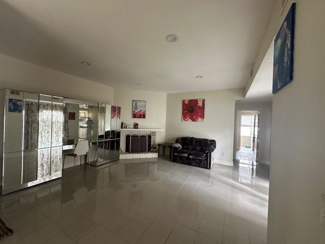 9809 Richmond Ave, Unit J-12, Houston, TX 77042
