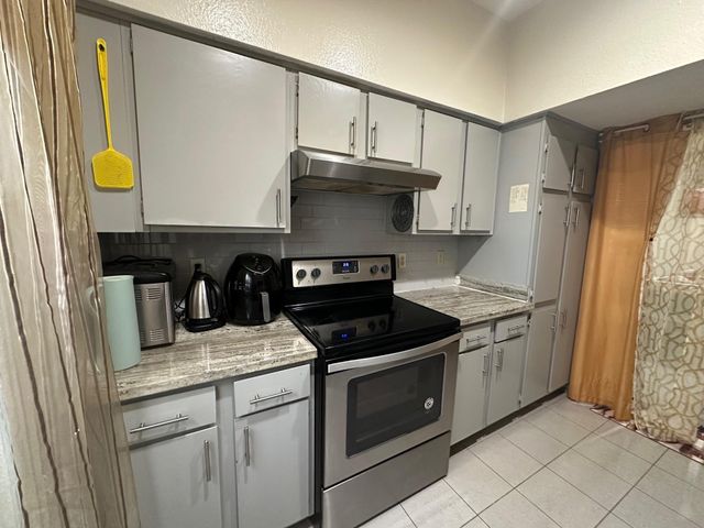 9809 Richmond Ave, Unit J-12, Houston, TX 77042