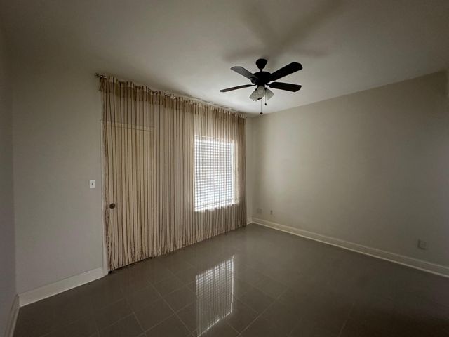 9809 Richmond Ave, Unit J-12, Houston, TX 77042