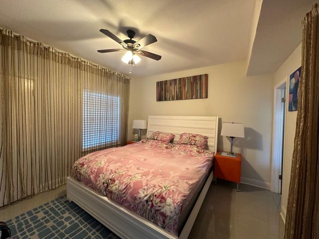 9809 Richmond Ave, Unit J-12, Houston, TX 77042