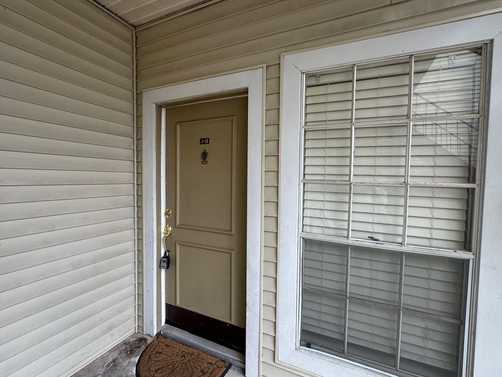 9809 Richmond Ave, Unit J-12, Houston, TX 77042