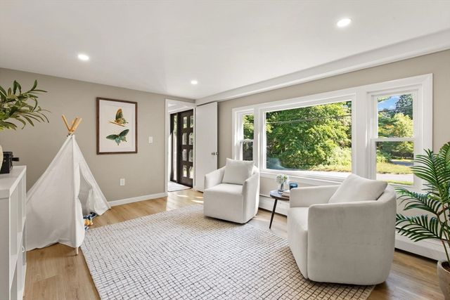 62 Edgewood Rd, Concord, MA 01742