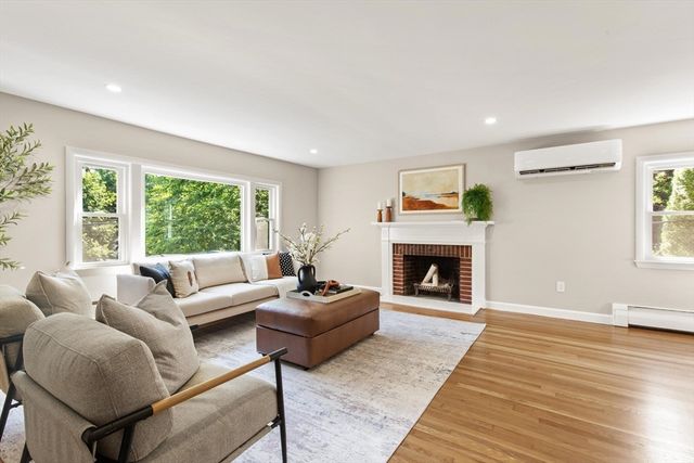 62 Edgewood Rd, Concord, MA 01742