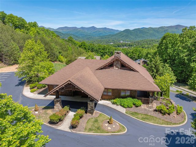 146 Settings Boulevard, Black Mountain, NC 28711