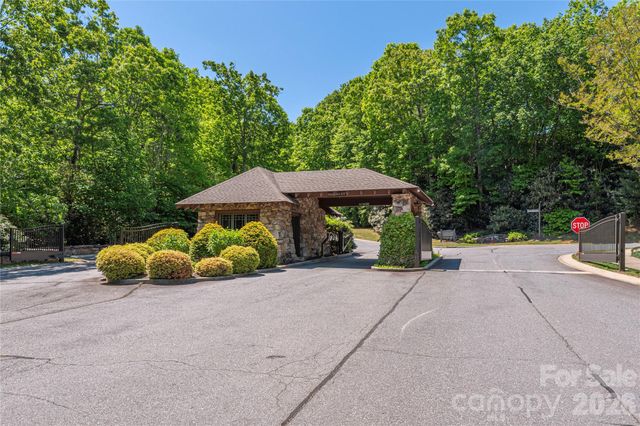 146 Settings Boulevard, Black Mountain, NC 28711