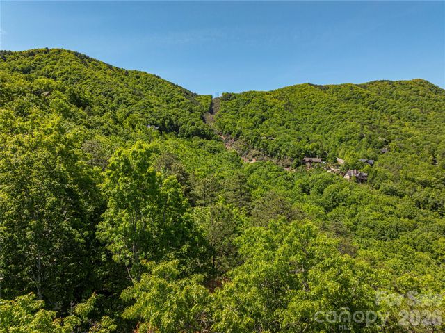 146 Settings Boulevard, Black Mountain, NC 28711