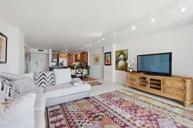 1865 S OCEAN Drive 16H, Hallandale Beach, FL 33009