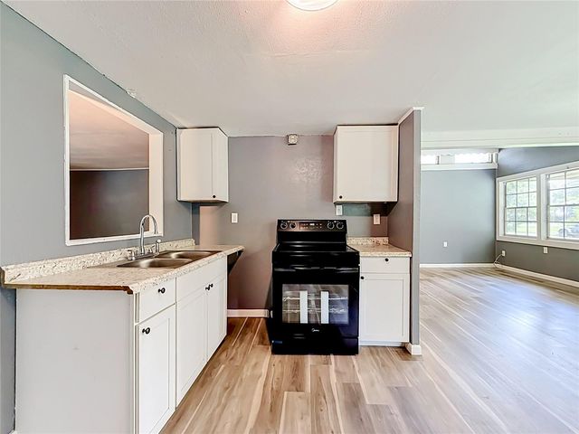 1880 CR 422, Lake Panasoffkee, FL 33538