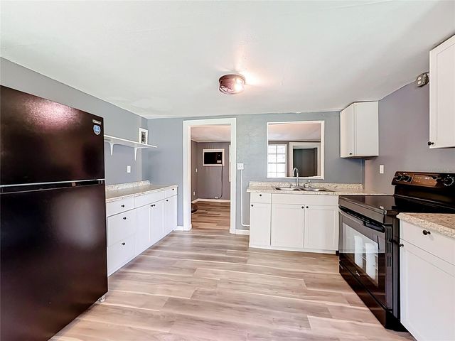 1880 CR 422, Lake Panasoffkee, FL 33538