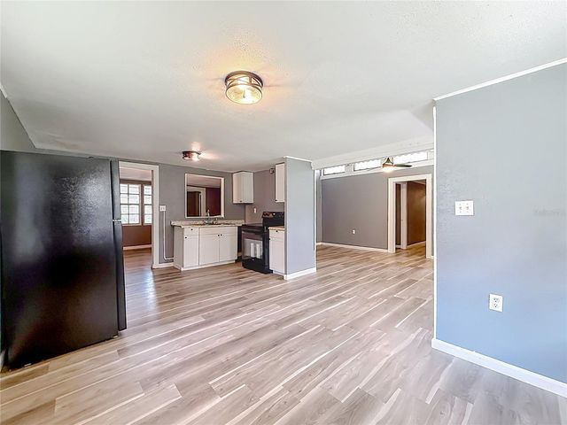 1880 CR 422, Lake Panasoffkee, FL 33538