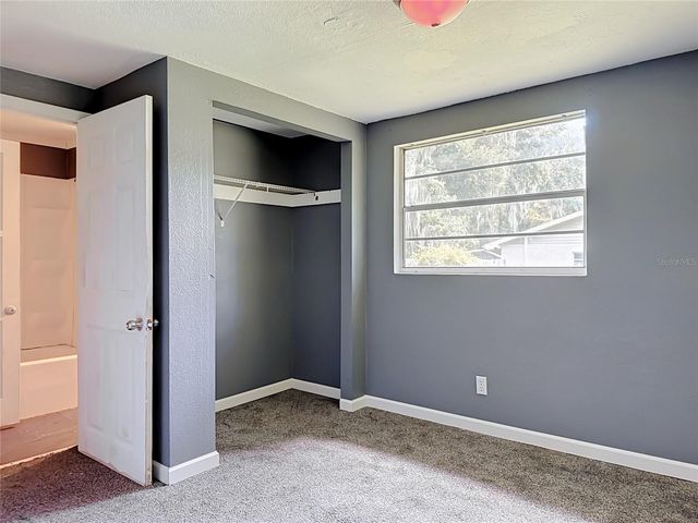 1880 CR 422, Lake Panasoffkee, FL 33538