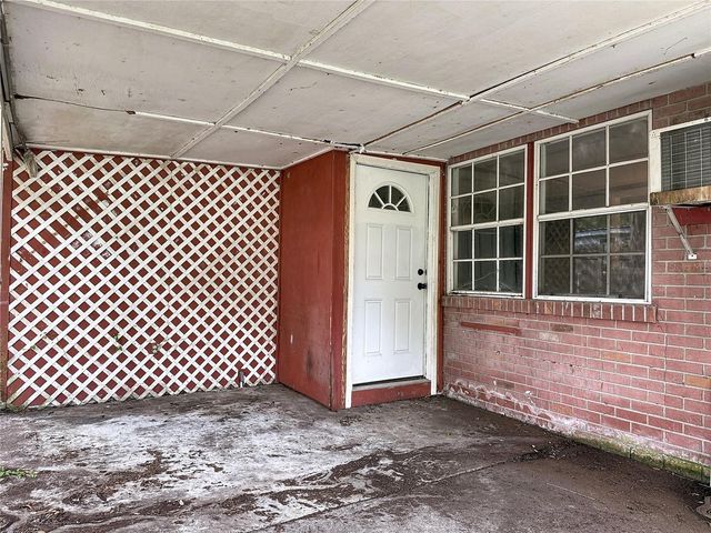 1880 CR 422, Lake Panasoffkee, FL 33538