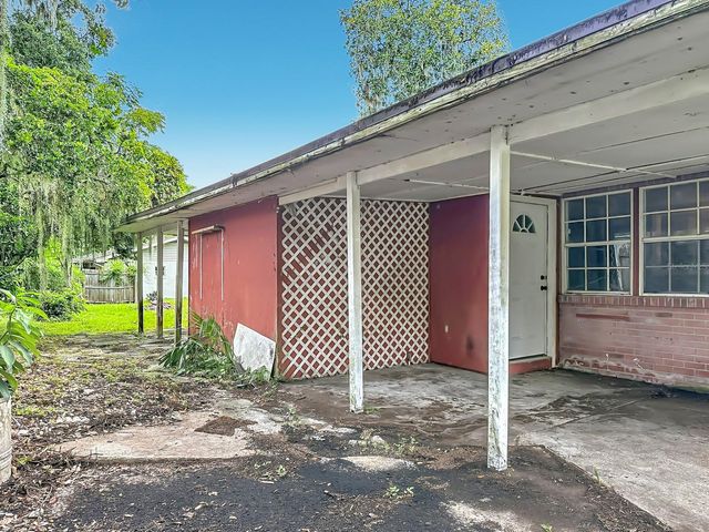 1880 CR 422, Lake Panasoffkee, FL 33538