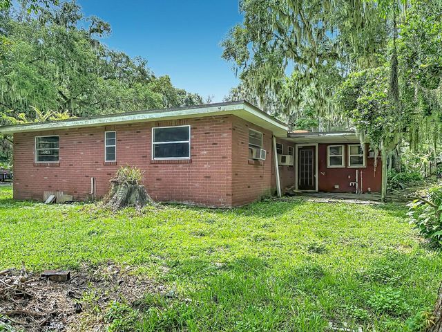 1880 CR 422, Lake Panasoffkee, FL 33538