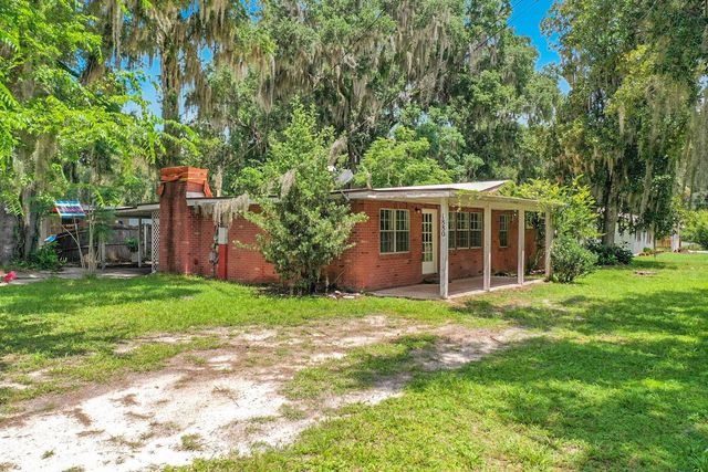 1880 CR 422, Lake Panasoffkee, FL 33538