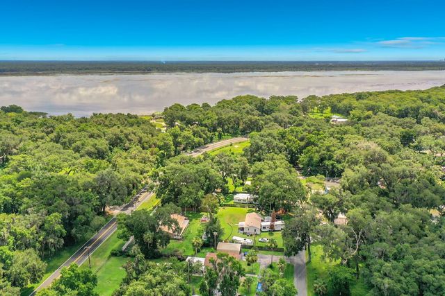 1880 CR 422, Lake Panasoffkee, FL 33538