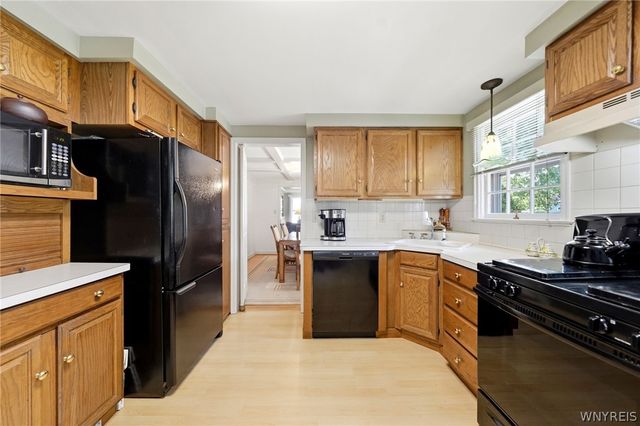 4290 Wildwood Dr, Clarence, NY 14221