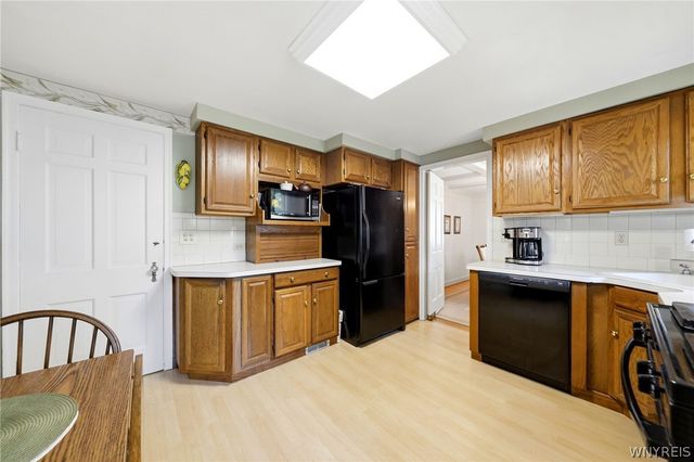 4290 Wildwood Dr, Clarence, NY 14221