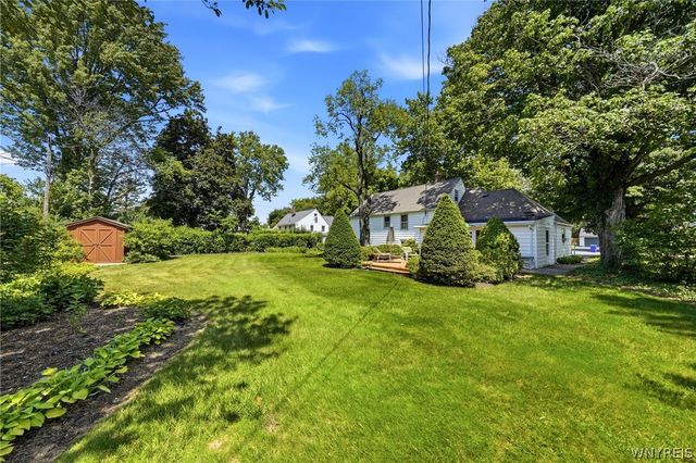 4290 Wildwood Dr, Clarence, NY 14221