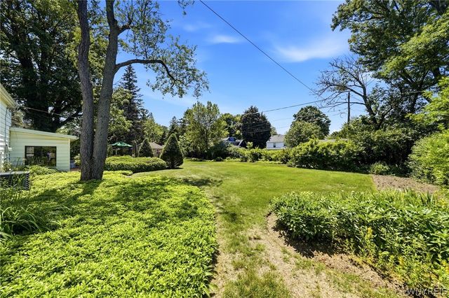 4290 Wildwood Dr, Clarence, NY 14221