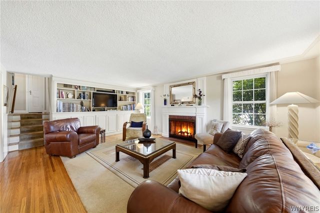 4290 Wildwood Dr, Clarence, NY 14221