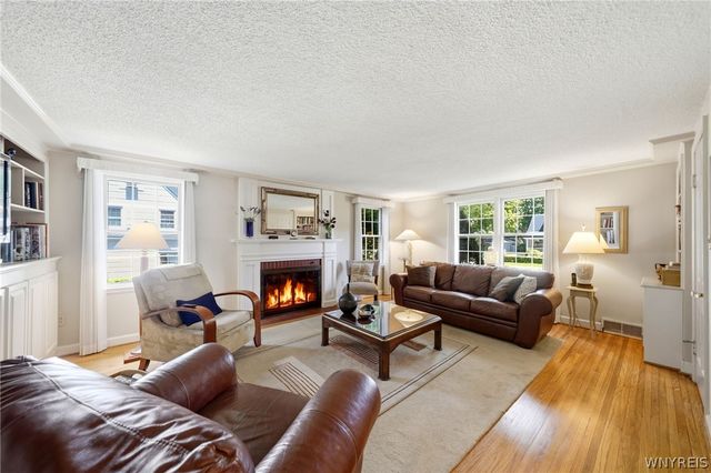 4290 Wildwood Dr, Clarence, NY 14221