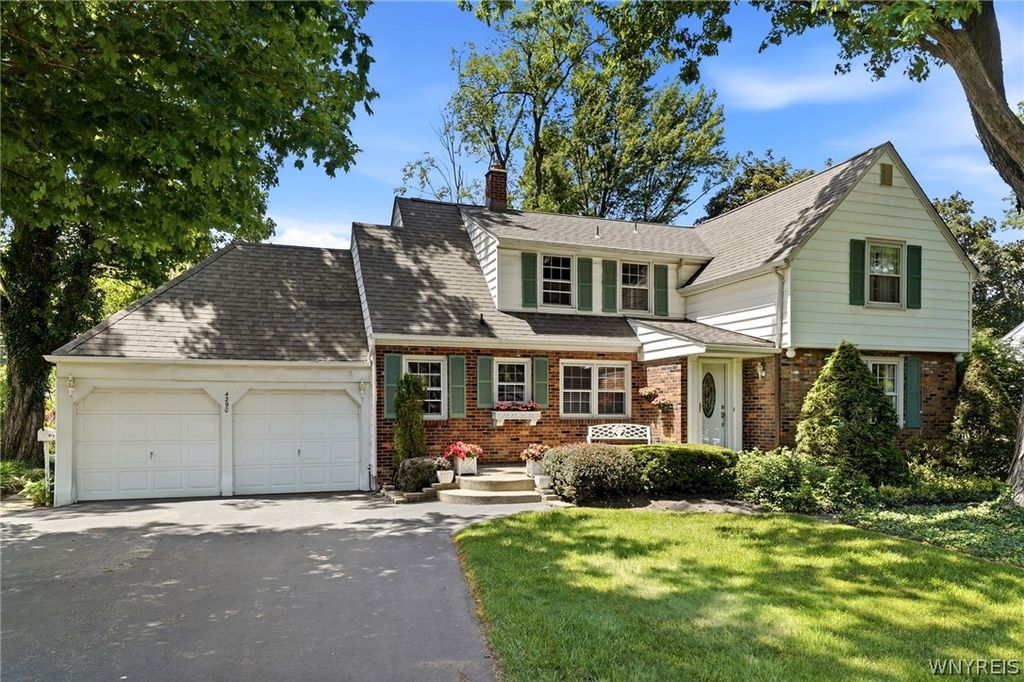 4290 Wildwood Dr, Clarence, NY 14221
