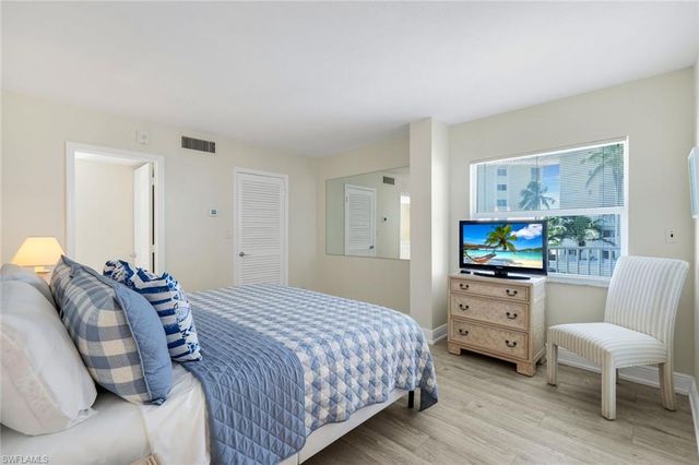 3443 Gulf Shore N BLVD N 313, Naples, FL 34103