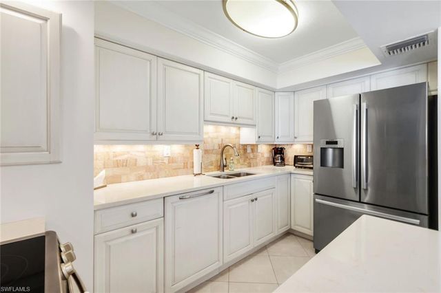 3443 Gulf Shore N BLVD N 313, Naples, FL 34103
