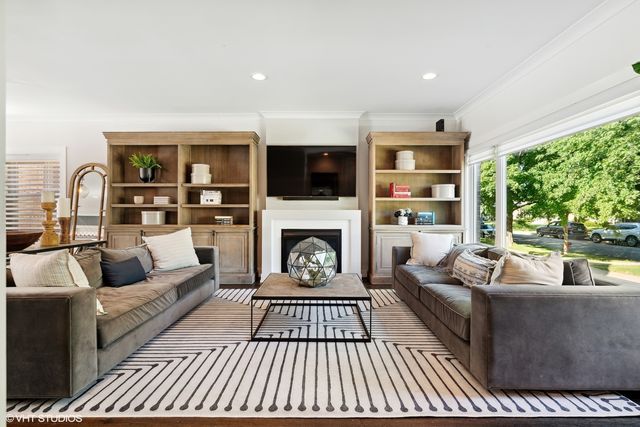 6324 N Keeler Avenue, Chicago, IL 60646