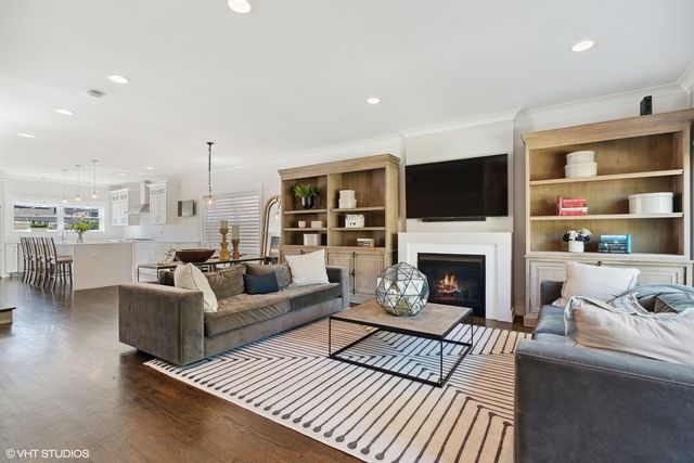 6324 N Keeler Avenue, Chicago, IL 60646