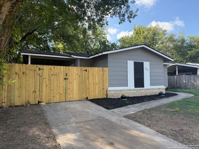 910 Crestfield, San Antonio, TX 78227