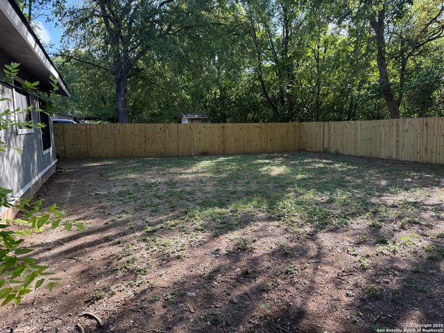 910 Crestfield, San Antonio, TX 78227