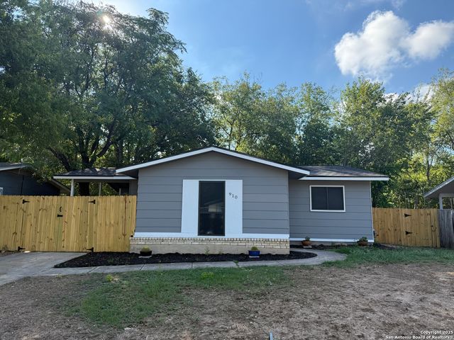 910 Crestfield, San Antonio, TX 78227