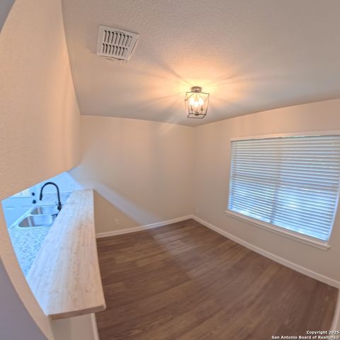 910 Crestfield, San Antonio, TX 78227
