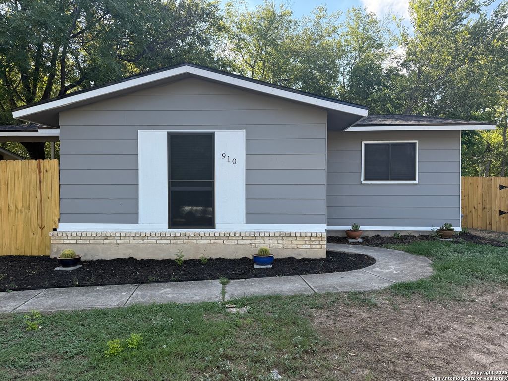 910 Crestfield, San Antonio, TX 78227