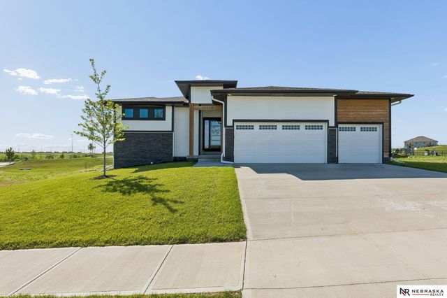 12009 Windsor Drive, Papillion, NE 68046