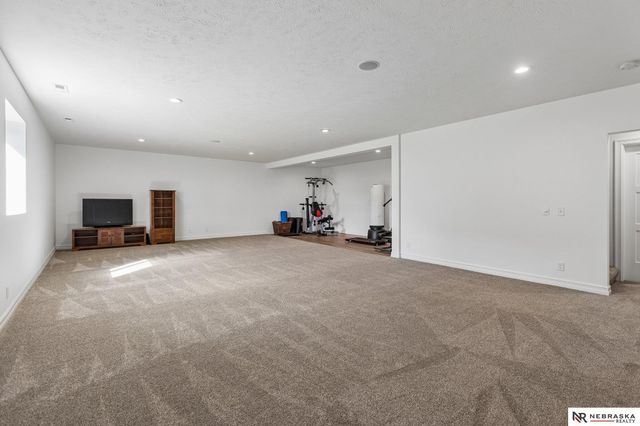 12009 Windsor Drive, Papillion, NE 68046
